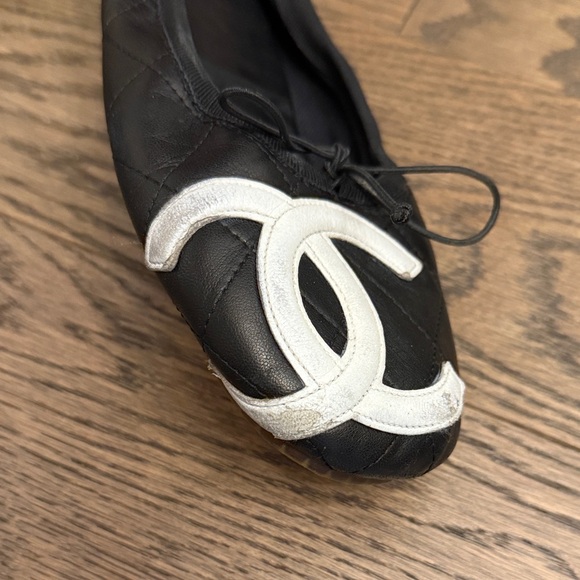 Vintage CHANEL Black and White Quilted Flats - Picture 4 of 8